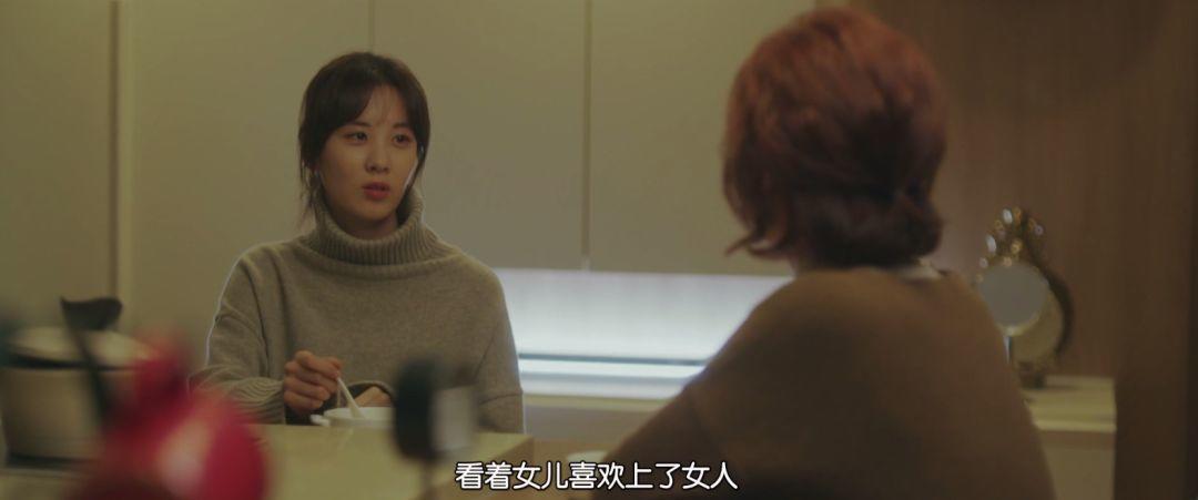 韩国女团两位成员,2个韩国女团练习生一前一后跳舞