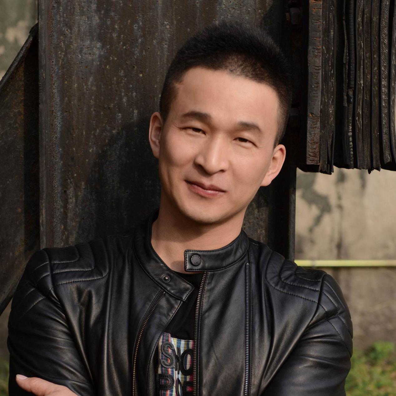 旭日阳刚落魄街头卖唱,旭日阳刚草根歌星组合