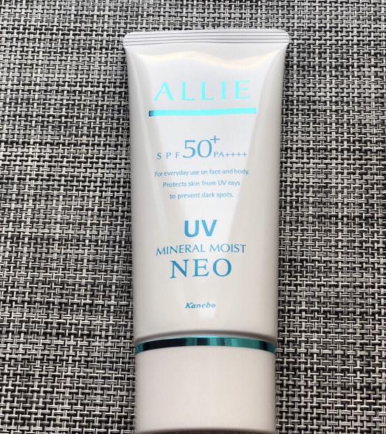 防晒霜又能提亮又能美白,护肤防晒霜抑制黑色素的生成