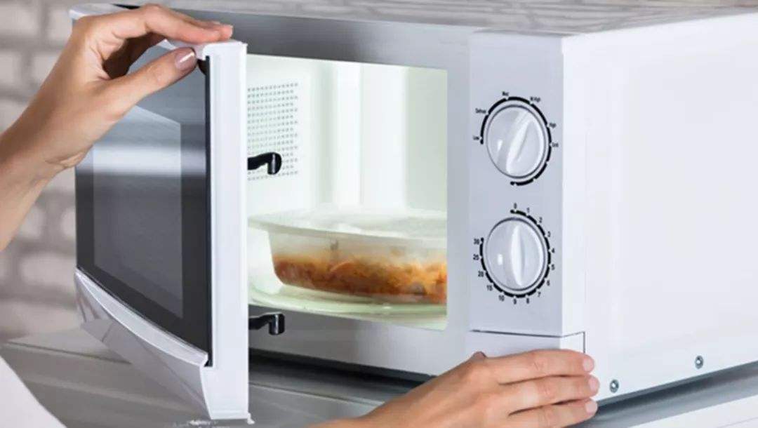 烤糊熏黄的污渍微波炉怎么去掉,微波炉加热区域的污渍如何清洗