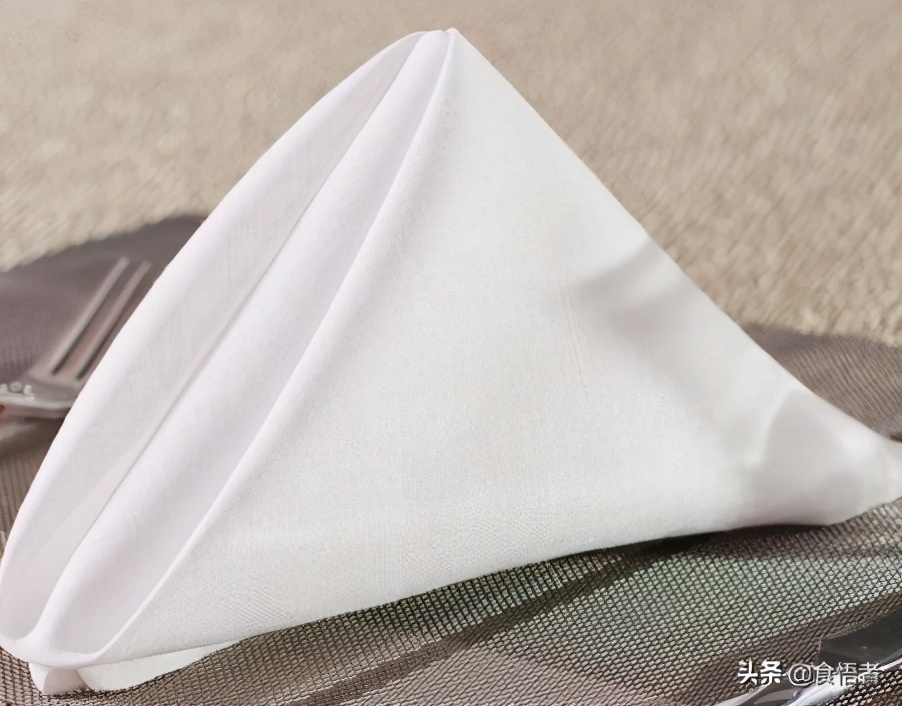 西餐上菜顺序列举三条西餐礼仪,西餐礼仪吃汉堡