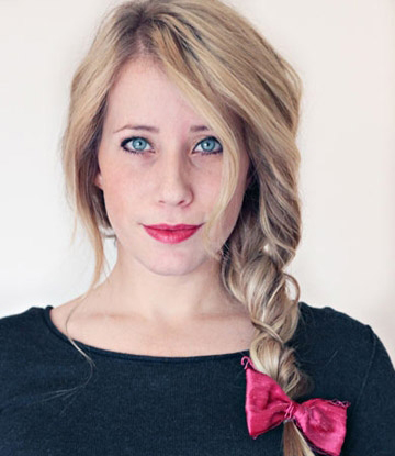 侧边一字发卡怎样戴好看,两边小红色蝴蝶结发卡怎么戴好看