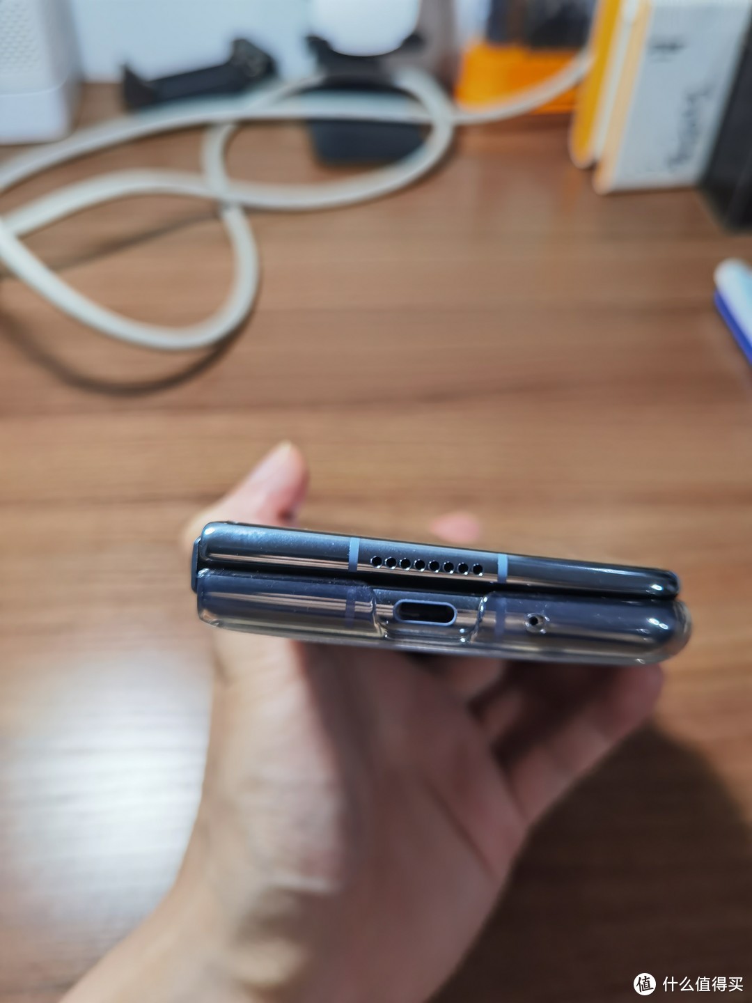 三星fold2对比华为matex2屏幕,华为matex2和三星fold2什么区别