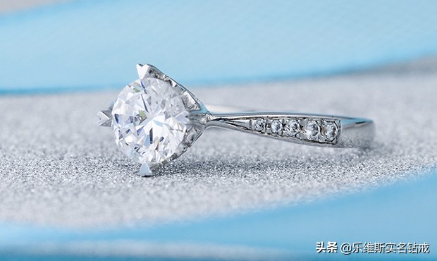 铂金什么颜色百搭,铂金什么款式最适合女生戴