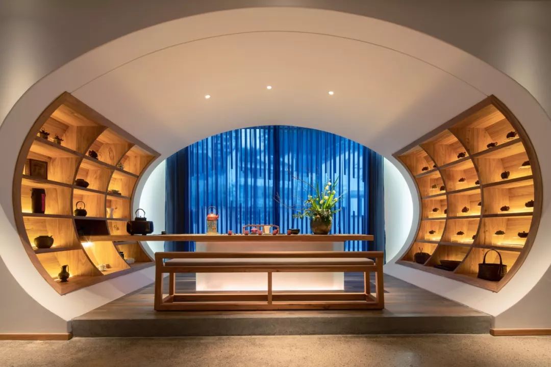 秋日河畔画中小镇，隐于茶园流水，山水间三店新开旅居吃茶慢生活