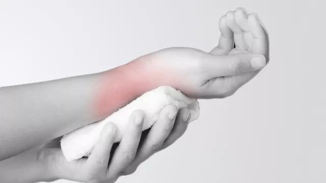 7-12岁小孩打响嗝按什么穴位,儿童治疗打呼按哪个穴位最有效