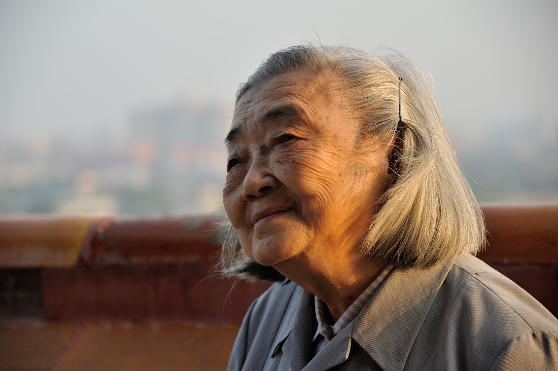 那个叫福石的老妇人呀，是我勤劳一生的奶奶