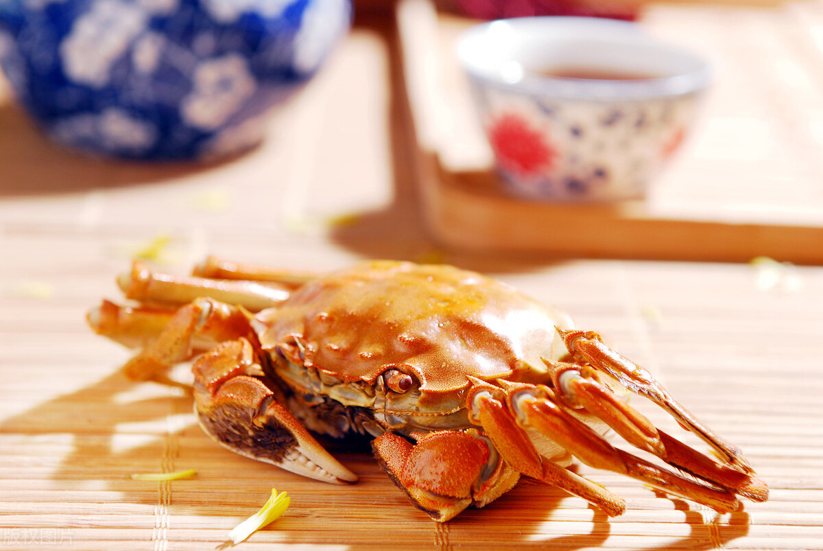 活蟹和死蟹放一起还能吃吗,秋季螃蟹死了多久可以食用