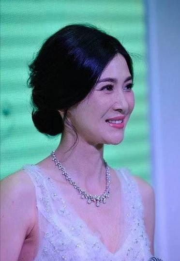 痴恋周一围五年，32岁嫁富豪，40岁老公入狱，童蕾经历了什么？