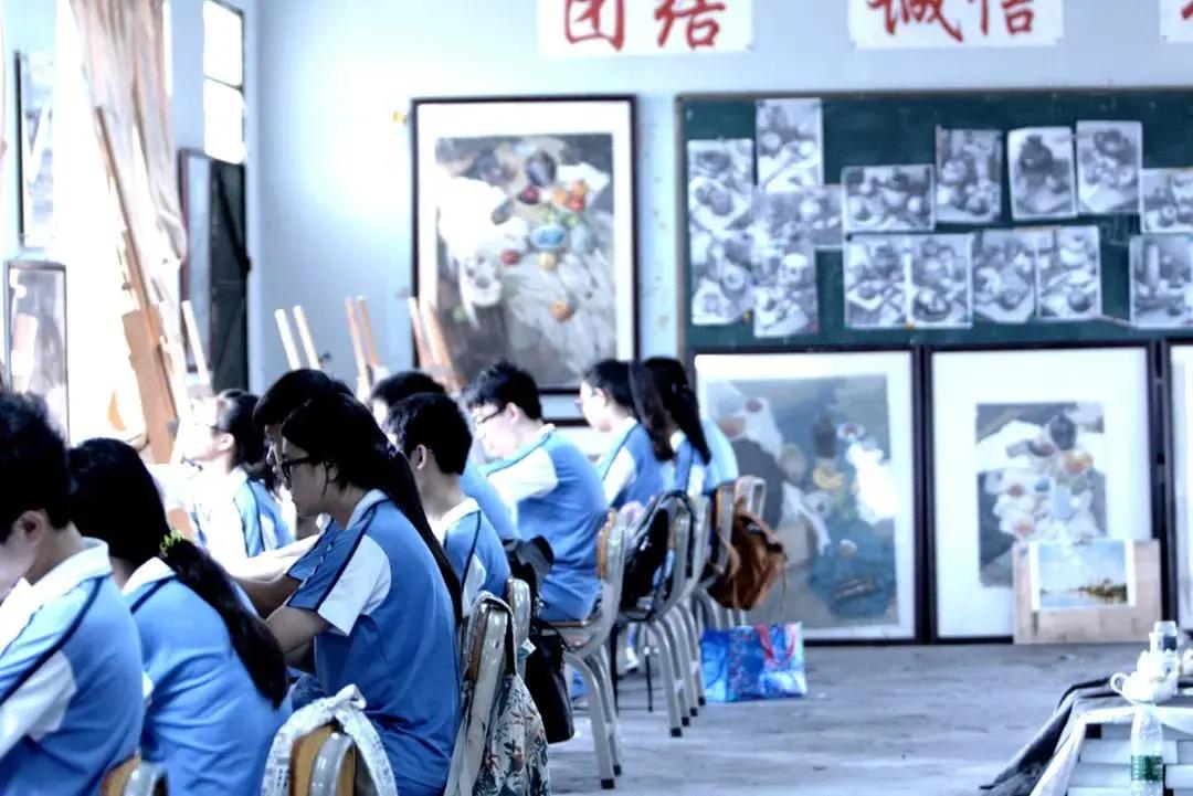 珠海市红旗中学：扛起人生的红旗