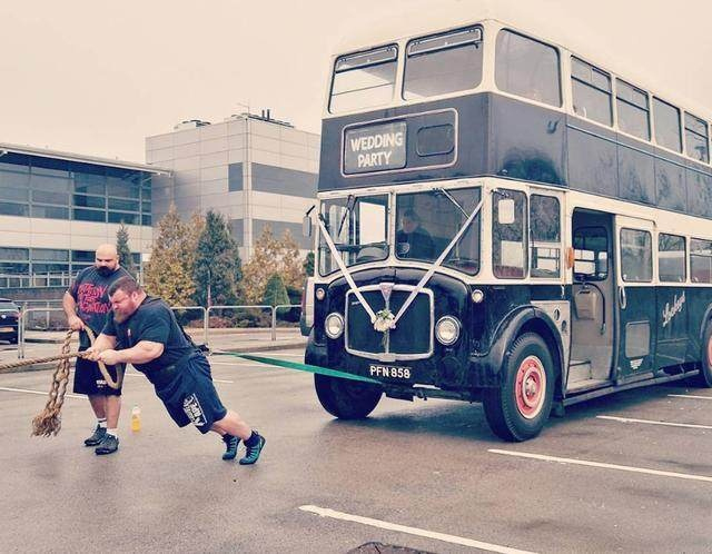 大力士可以拉断一条绳子吗,要多少个大力士才能拉断铁路