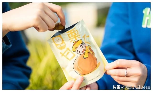 在李佳琦直播间买零食，是个划算的选择吗？