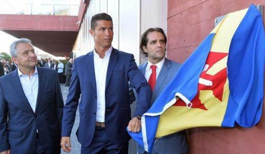 梅西c罗最近事业,c罗晒新造型梅西剃了胡子