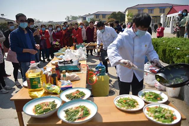 河南上蔡:诞生“芦笋王”单棵拍卖300元