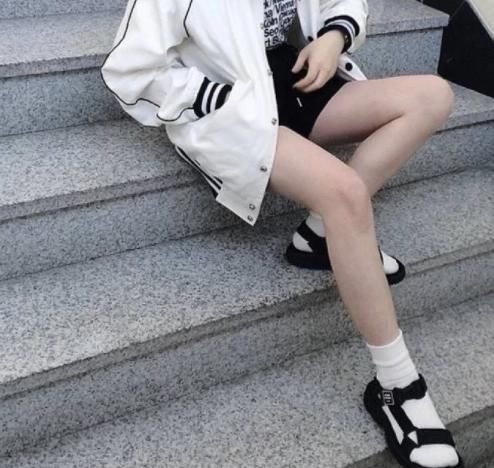 学生*党**瘦腿太难？4个动作让你“坐着瘦”，小仙女都已瘦成闪电了