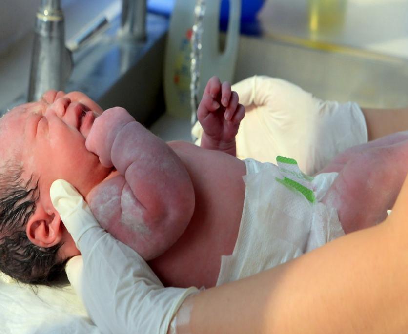 孕妇生孩子老公崩溃大哭,孕妇生儿子父亲崩溃了