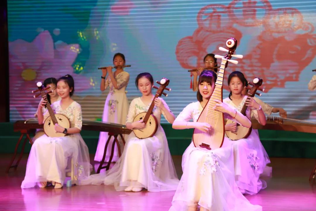 沐浴在党的阳光下幸福成长,沐浴在党的阳光下