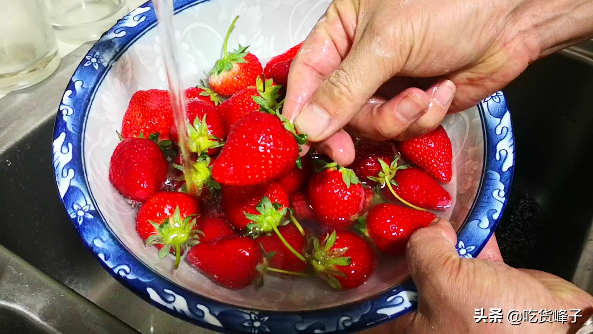 清洗草莓虫子,清洗草莓用面粉