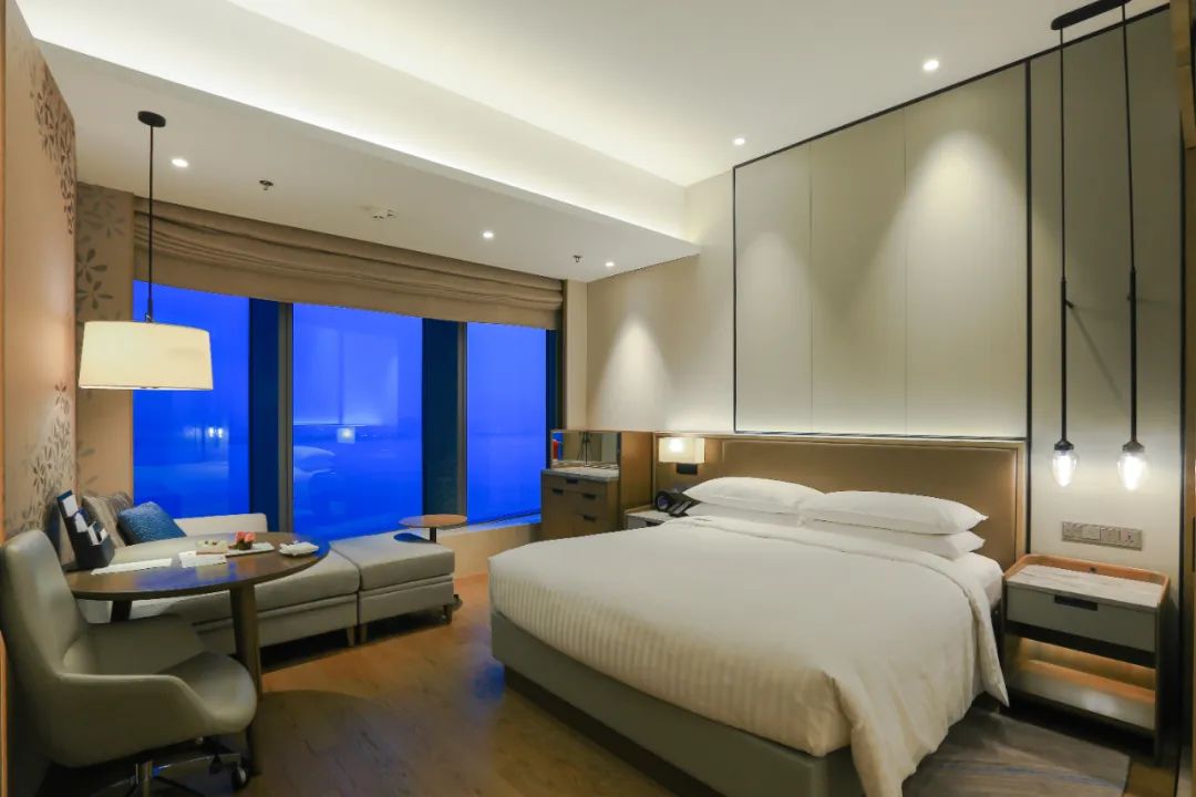 夜游盛世钱塘，赏绚烂灯光秀，打卡杭州钱江新城万豪酒店