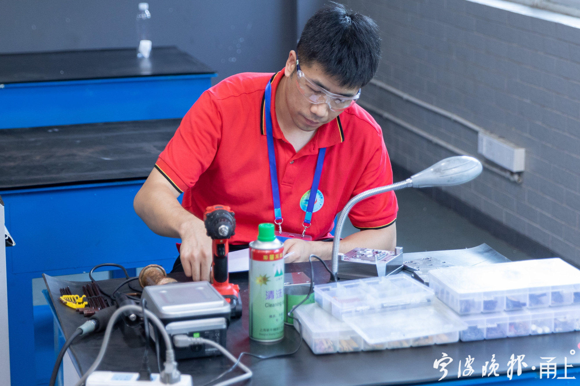 桥下拉吊环比赛直播,桥吊比武视频