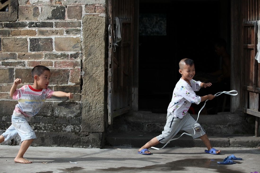 总认为自己的孩子丑咋办,孩子觉得自己丑怎么引导