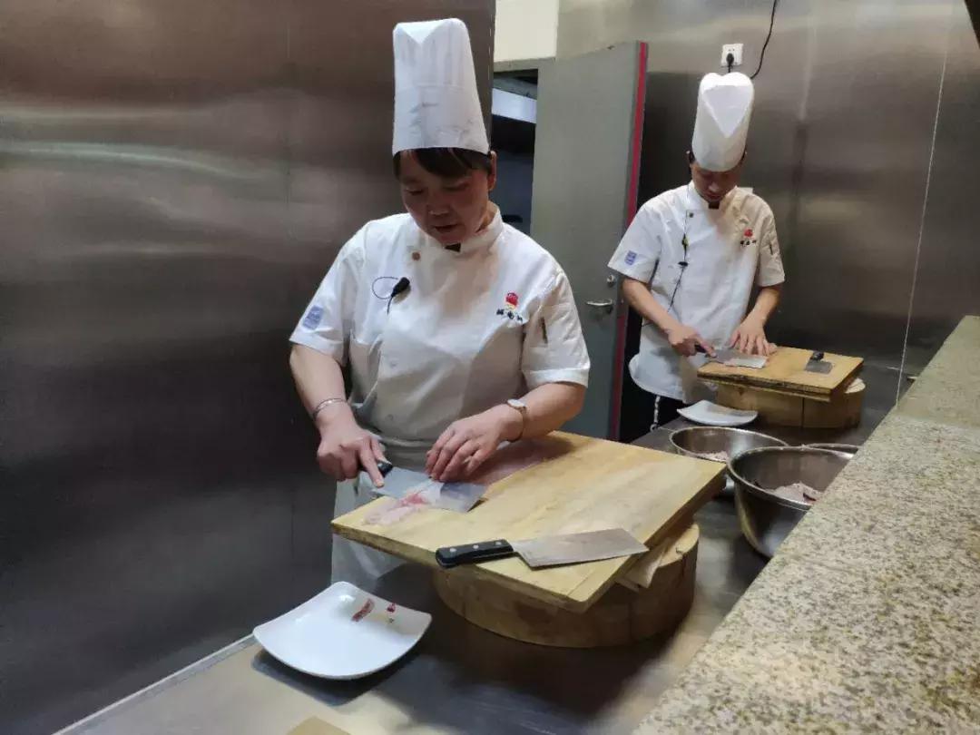 3斤多的斑鱼可以片几盘肉,三四斤左右黑鱼