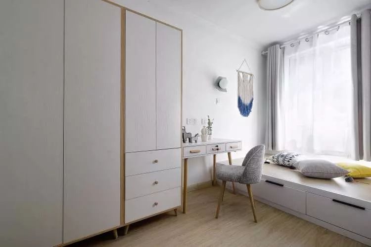 衣柜定制效果黄色原木,全屋定制白色衣柜轻奢效果图