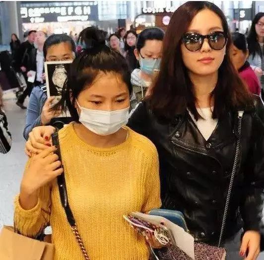 艺人助理有多累?圈内人:一男星出差3天带7双鞋!幕后团队皆不易