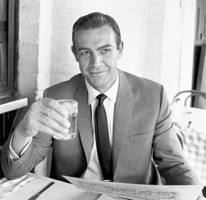 肖恩康纳利爵士,肖恩康纳利罗杰摩尔