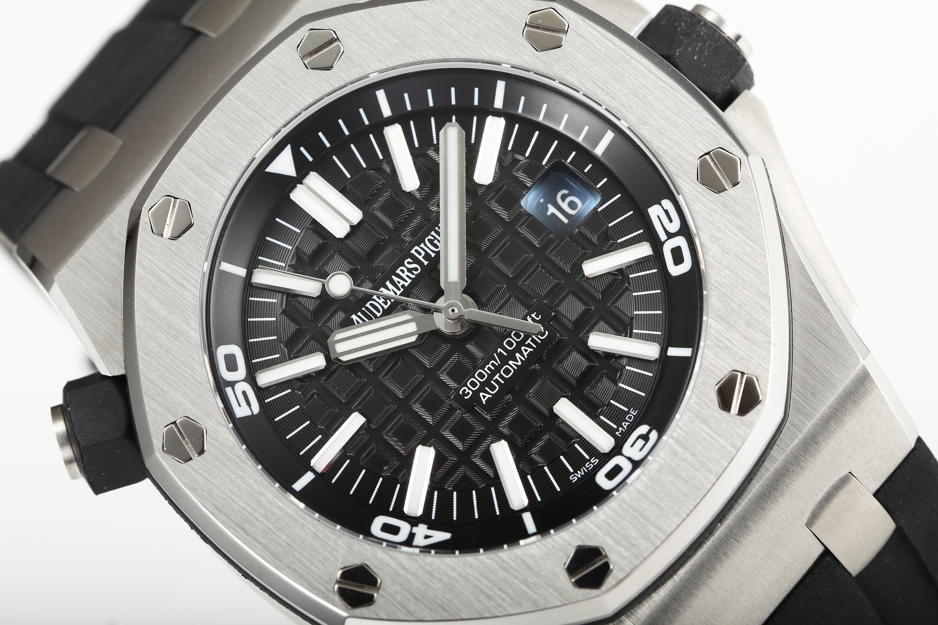 入门级运动潜水表推荐,爱彼皇家橡树15710和15703哪个好