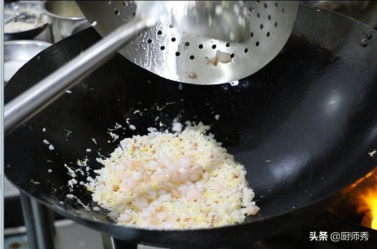 教你几个技巧蛋炒饭的做法,米饭冷藏做蛋炒饭粒粒分明
