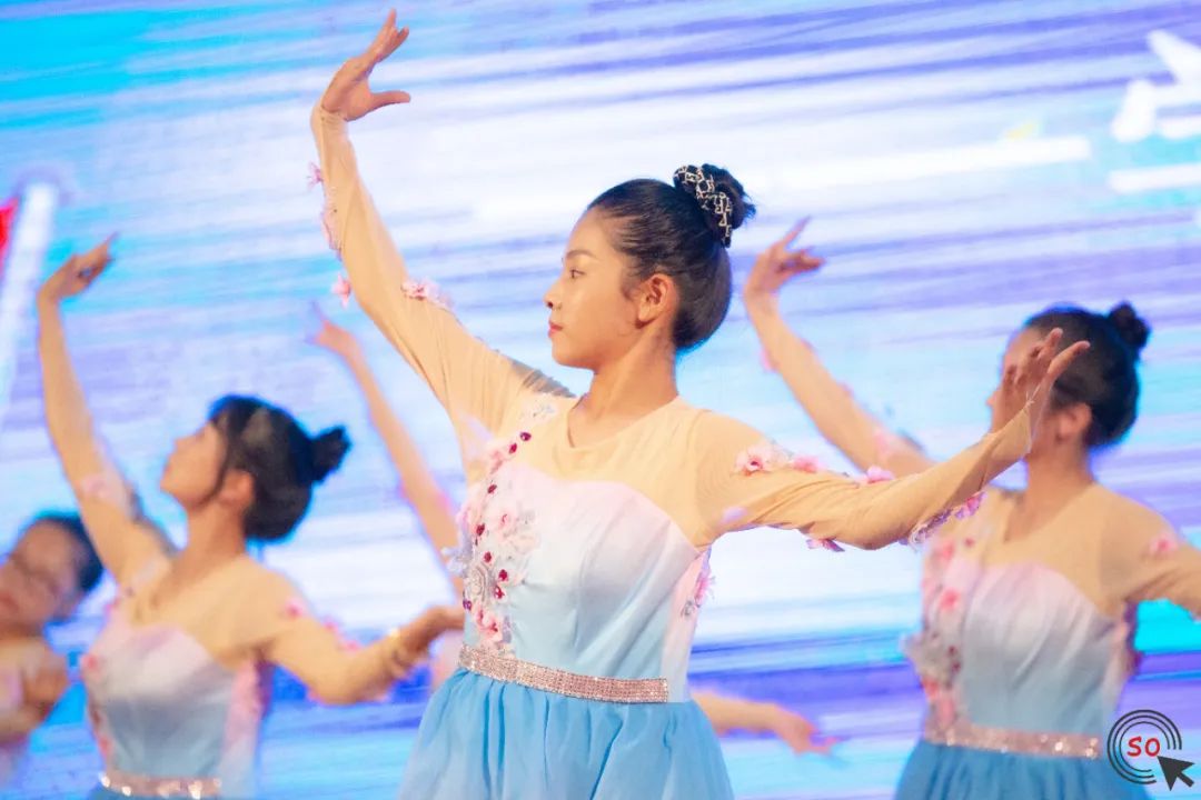 昆明行知中学教师节表彰大会,白塔中学隆重举行开学表彰大会