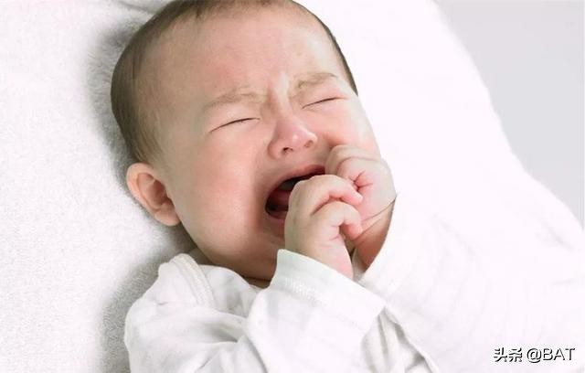 四个月宝宝总喜欢吃手是嘴巴痒吗,四个月宝宝总喜欢吃手怎么办