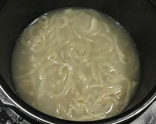 真正的猪皮冻是怎样做的,做猪皮冻不能少了这一步