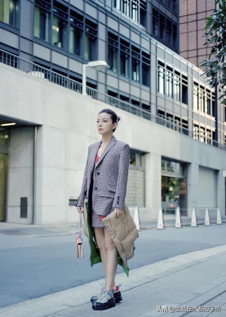 赵薇换脸视频,赵薇以前的发型是什么样子的