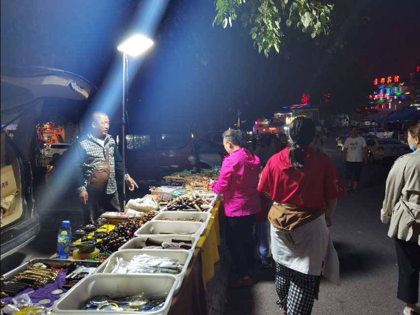 宿在驼梁，感受一种无忧的生活/郝贵云