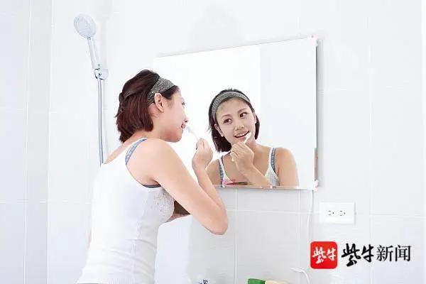 美白牙膏刷鹌鹑蛋视频,牙膏刷掉鹌鹑蛋斑点是什么原理