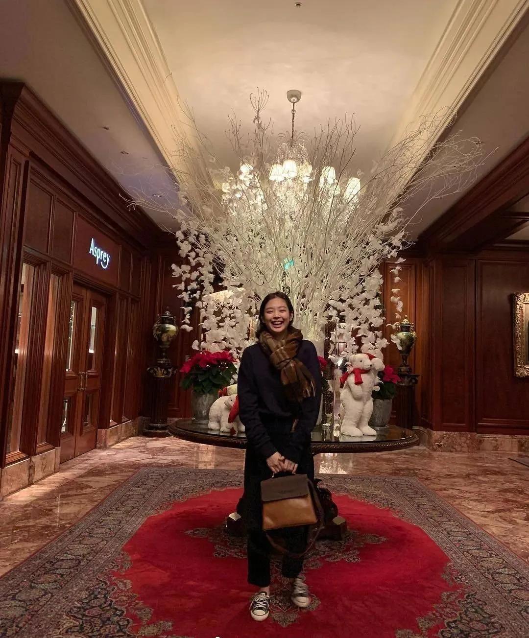 粉墨富婆再添一锤，Jennie穿的香奈儿全是有钱都买不到的绝版货？