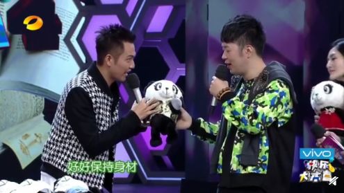 吴昕直播卖t恤400一件原视频,吴昕卖货卖400一件t恤原版视频