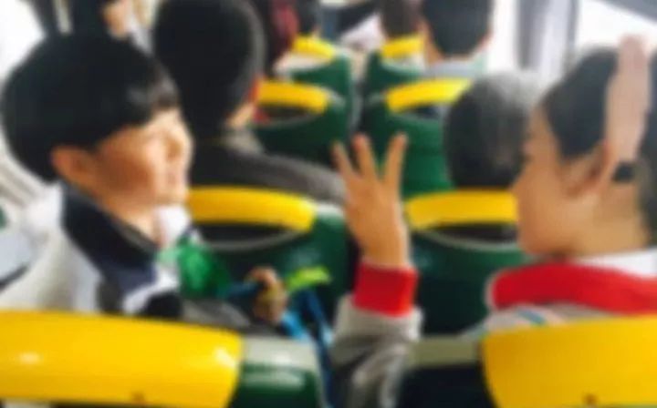 20年来第一次亲嘴，啵一口就跑了|16个巨甜瞬间，看完就恋爱了