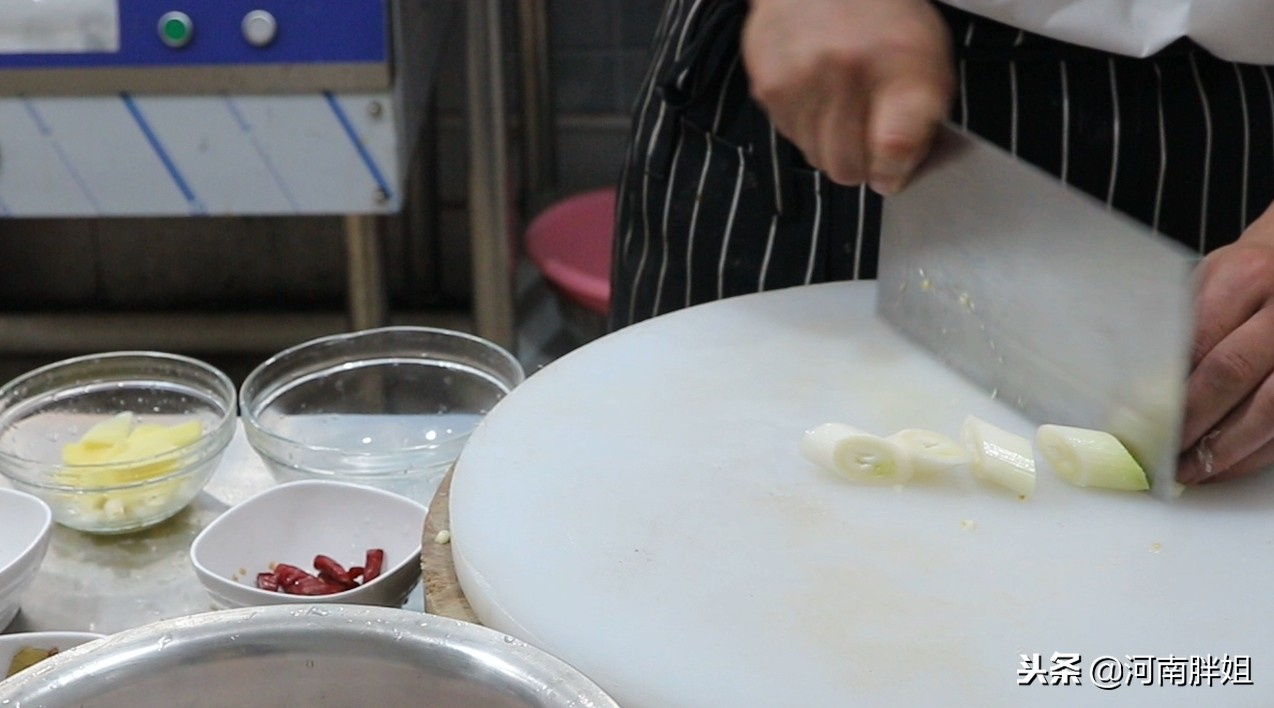 鸡肉怎么炒不柴简单又好吃,怎么炒鸡肉不腥又嫩视频