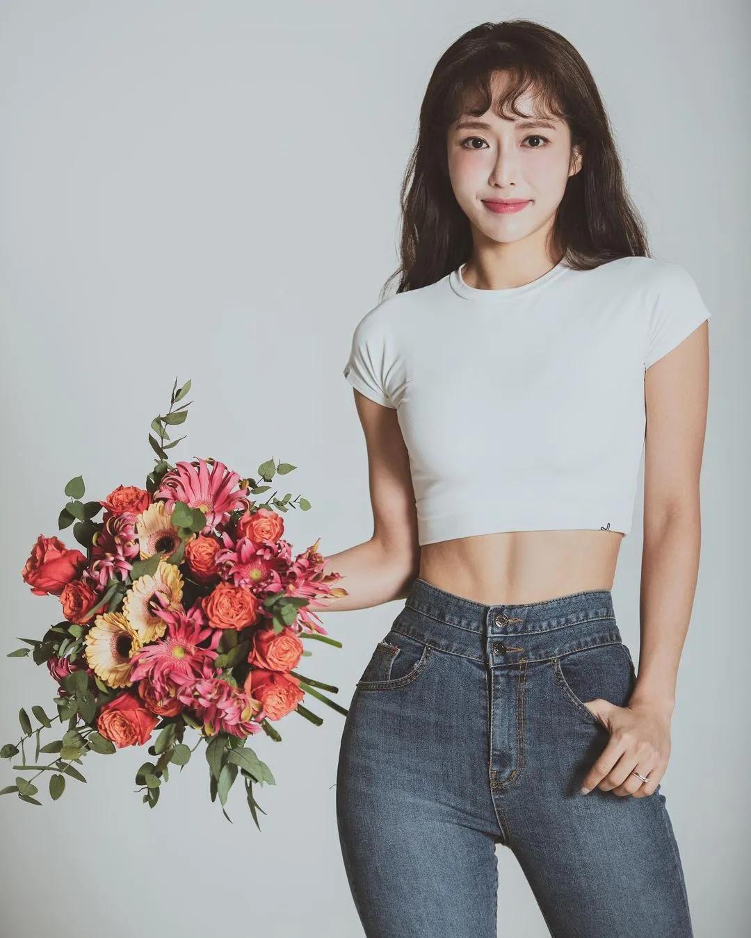 健身腹肌胸肌马甲线女,健身肌肉马甲线女