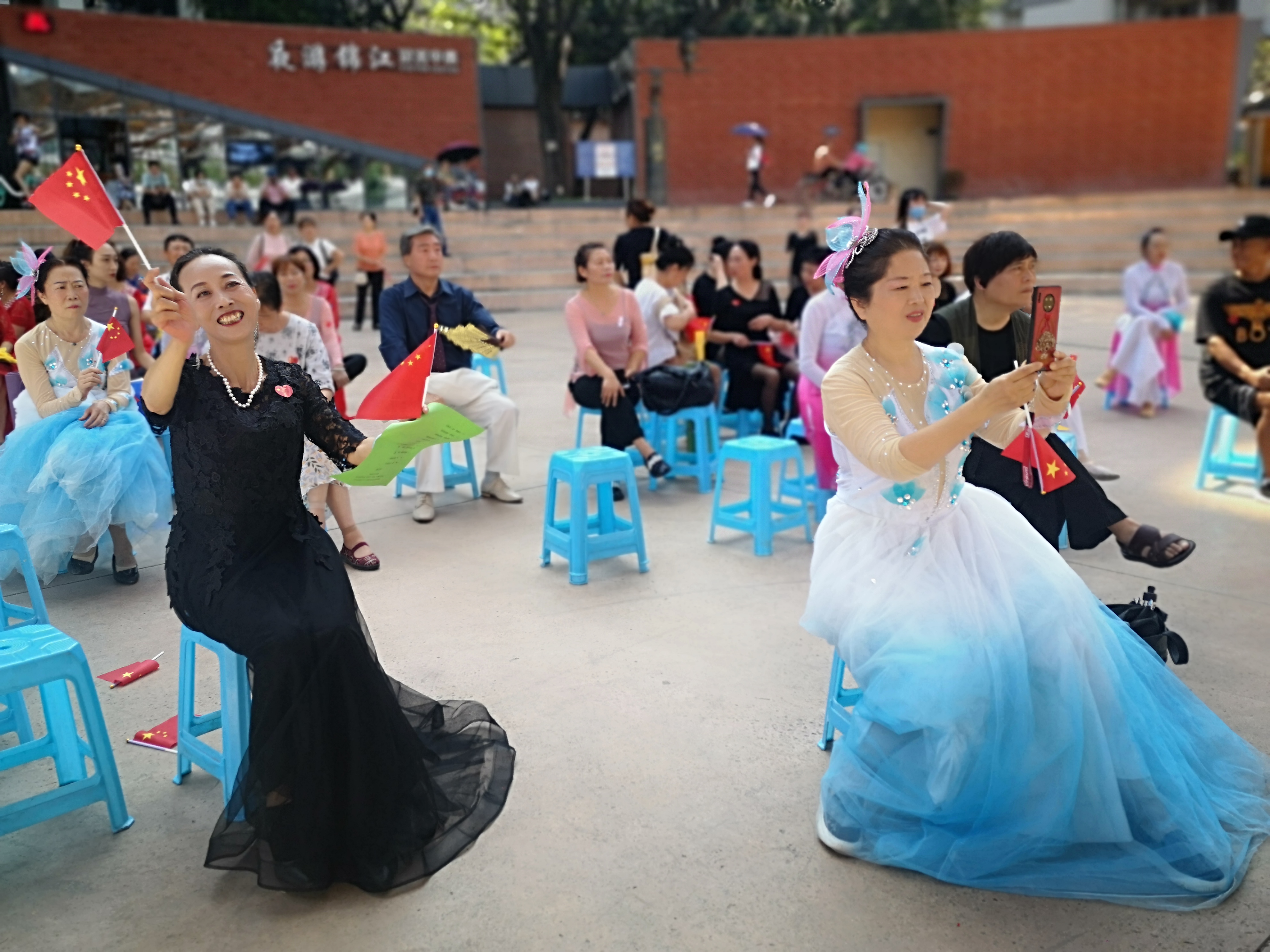 新生路社区：载歌载舞共贺祖国生日