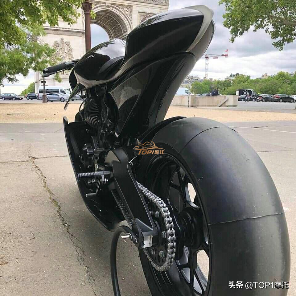 阿斯顿马丁one77现身街头,阿斯顿马丁摩托车amb001完整介绍