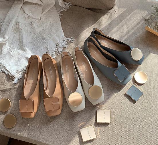 奶奶鞋怎么穿才好看 (奶奶鞋怎么穿出时尚感)