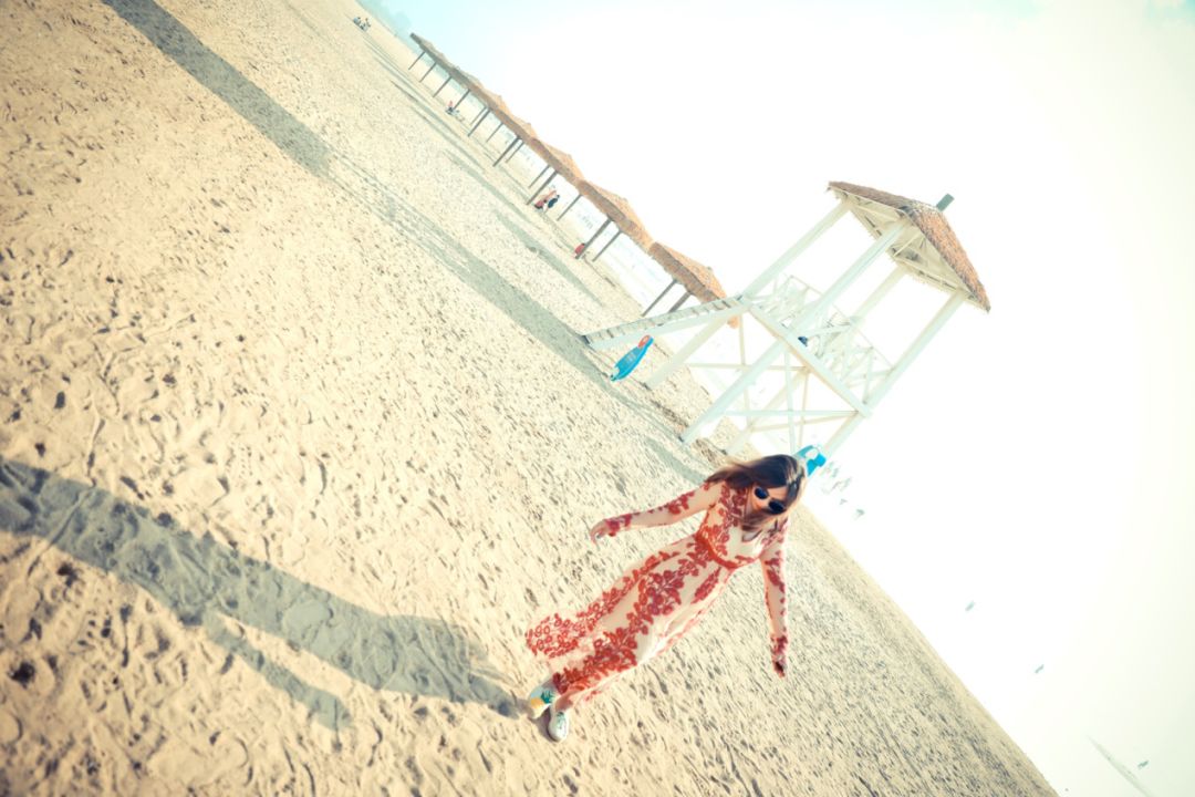 漫游世界后，80后辣妈在海边打造梦幻乌托邦，妆点绚烂人生