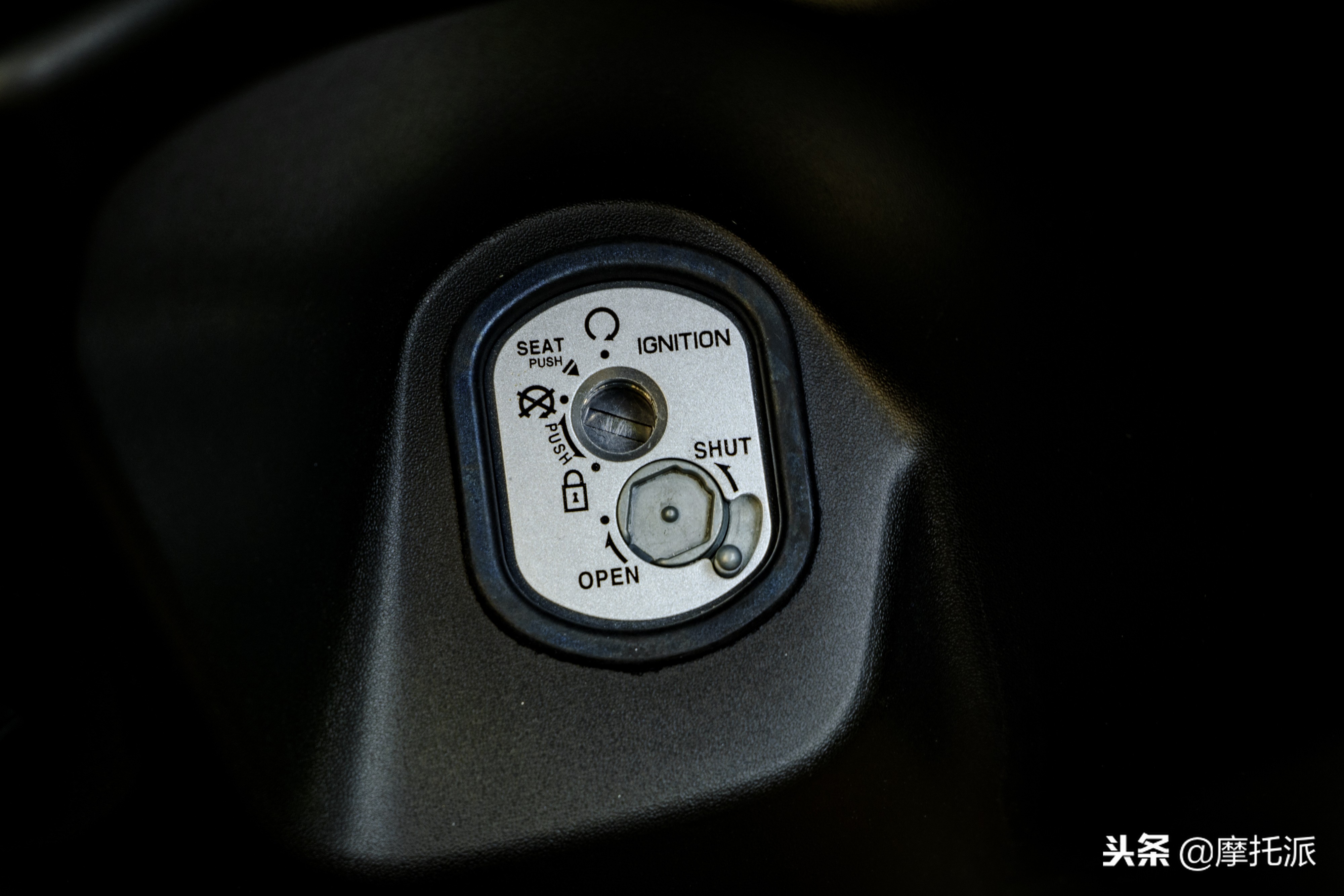 五羊本田新喜鲨125落地价,五羊本田喜鲨125摩托车落地多少钱