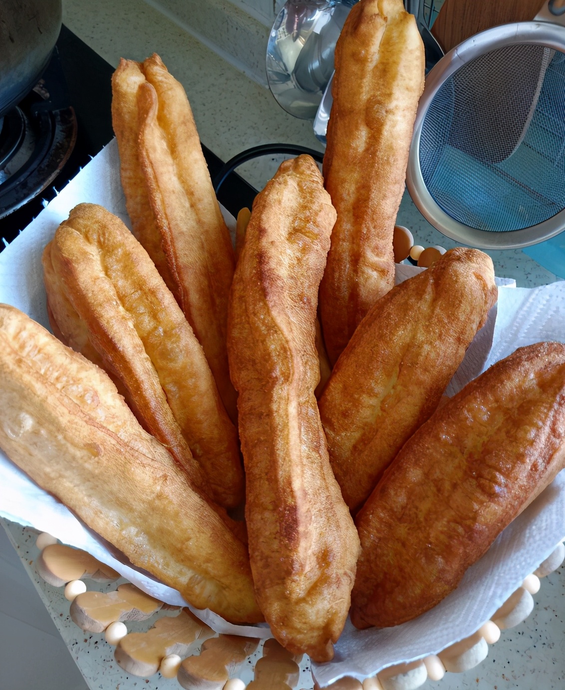 如何用泡打粉炸油条又脆又蓬松,炸油条的新方法不用酵母和泡打粉