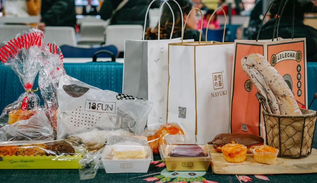 乐乐茶有花有果,乐乐茶给人的直观感受