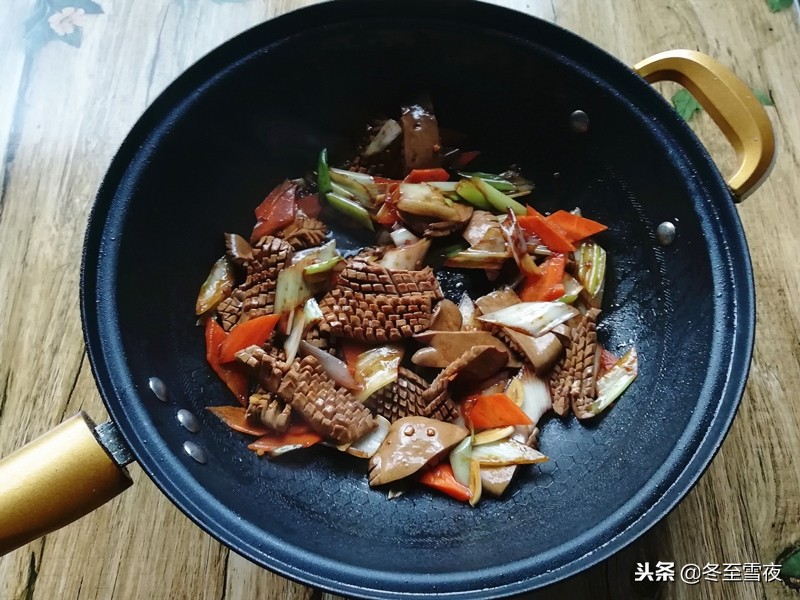 在家做猪腰，教你小窍门，不腥不骚又滑嫩，味道不输餐馆大厨